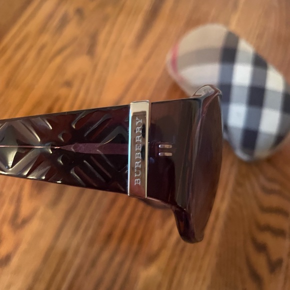 🕶️Authentic Burberry Purple Sunglasses Comes with case and cleaning cloth. 🕶️ - Picture 10 of 11